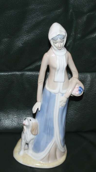Leonardo Collection Lady with dog
