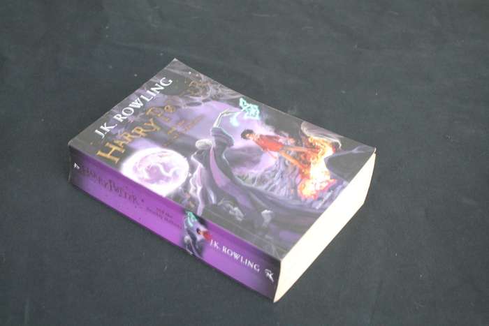 J K Rowling Harry Potter and the deadly Hallows