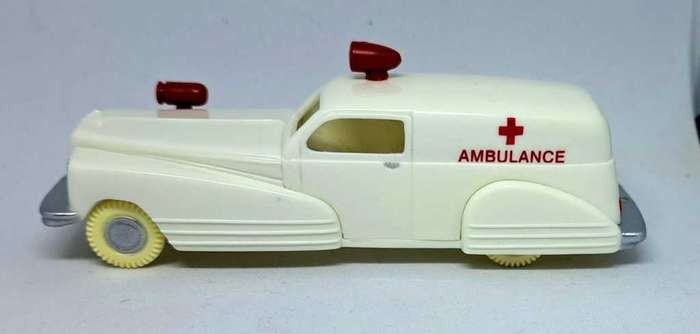 Retro Dime Store Dreams - Deluxe Plastic - Ambulance 1:43 NM