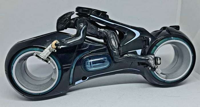 2010 Spin Master - Tron Legacy Deluxe Light Cycle / Sam Flynn 20cm - Lights and Sound