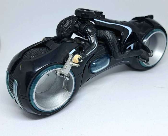 2010 Spin Master - Tron Legacy Deluxe Light Cycle / Sam Flynn 20cm - Lights and Sound