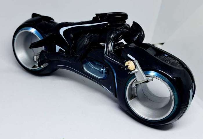 2010 Spin Master - Tron Legacy Deluxe Light Cycle / Sam Flynn 20cm - Lights and Sound