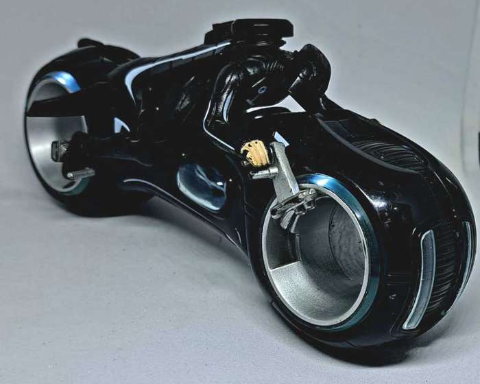 2010 Spin Master - Tron Legacy Deluxe Light Cycle / Sam Flynn 20cm - Lights and Sound