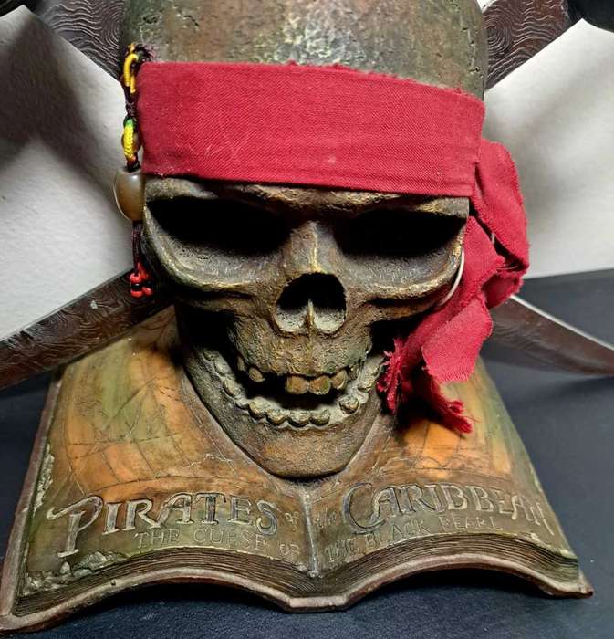 Pirates of the Caribbean: The Curse of the Black Pearl - Movie Promo Skull - Real Swords