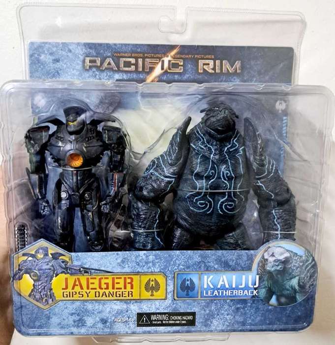 2013 NECA - Pacific Rim - Dual Pack - Leatherback & Battle Damage Gipsy Danger - 7` Action Figure