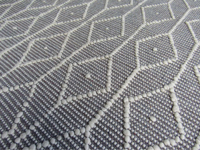 Indian Handmade White & Grey Rug (1.8 x 2.7m)