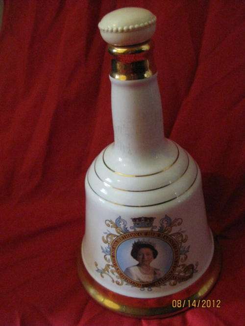 WADE COMMEMORATIVE PORCELAIN DECANTER - TO COMMEMORATE THE 60TH BIRTHDAY OF HER MAJESTY