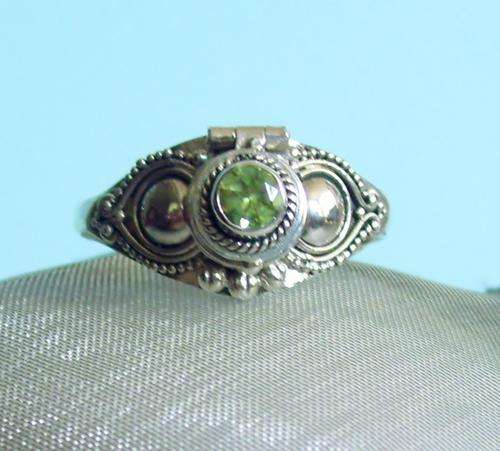 **Crazy R1 start** Big size no. 10 ** Imported Silver Bali Peridot Prayer ring