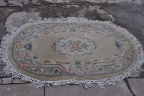 FANTASTIC CHINESE HANDMADE OVAL CARPET 100X156CM