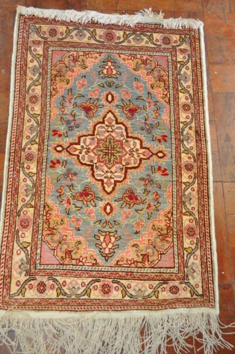 WOW!!WOW!!! WOW!!!! FANTASTIC HANDMADE SILK(!!!!) CARPET 44X66CM
