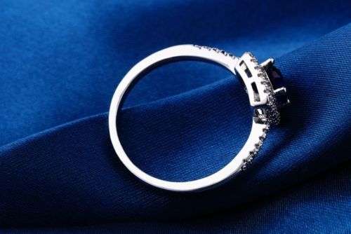 Beautiful Blue Cubic Zirconia Ring - Size 7