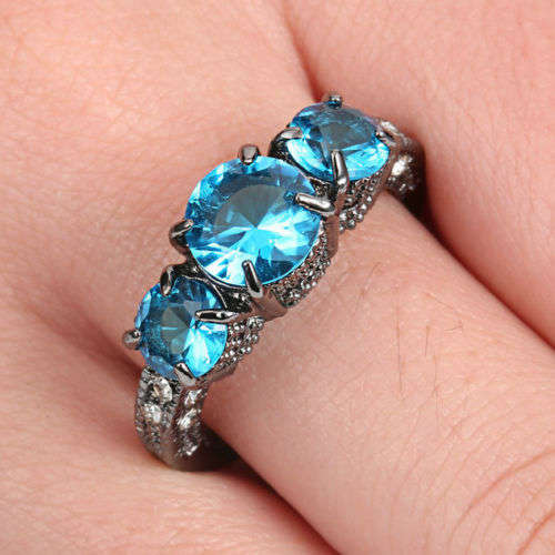 Beautiful Aqua Blue Crystal Ring - Size 8 3/4