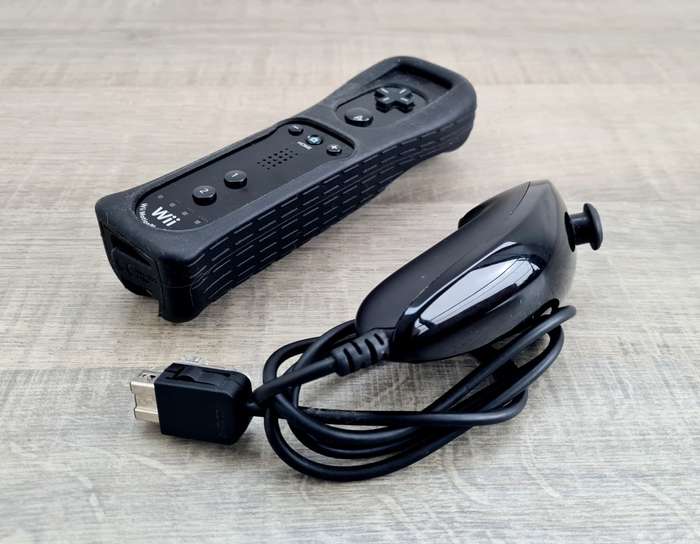 Official Nintendo Wii Remote and Nunchuck