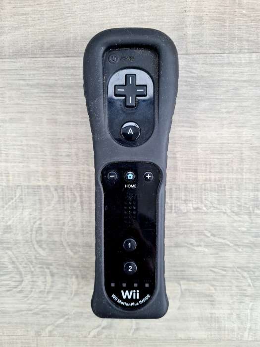 Official Nintendo Wii Remote and Nunchuck
