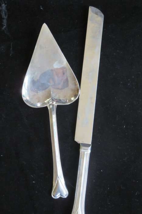 Wedding cake knife and server