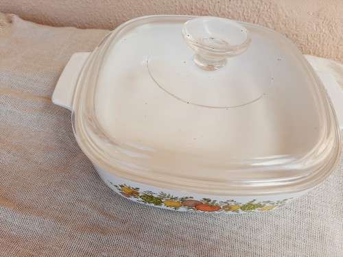 Corningware l`echalot - A-8-B 1.4 litre - casserol dish with pyrex lid - good condition