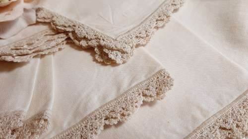 6 cream napkins -with crochet edging - 28 x 28cm