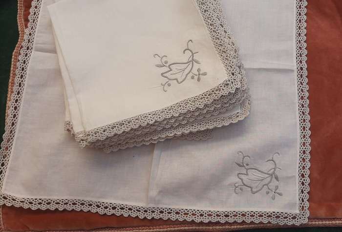 Set of 12 embroidered linen napkins - beige with crochet edging - 44 x 44cm VGC