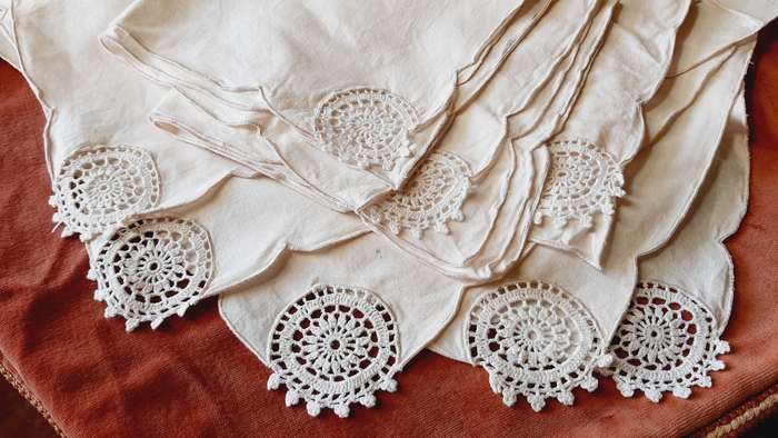 8 cream cotton napkins -with crochet insert - 40 x 40 cm