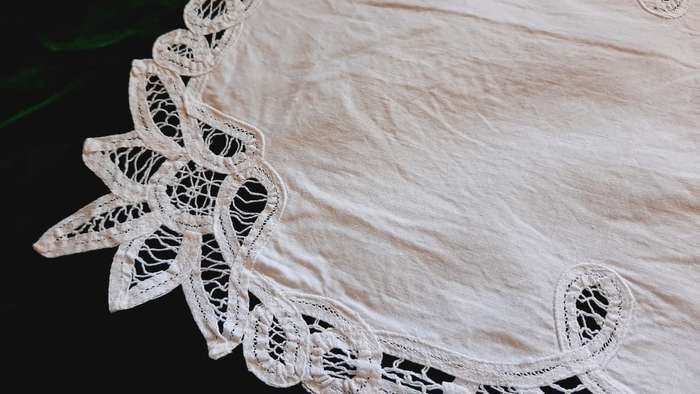 Battenburg lace tray cloth -white - 42 x 28 cm