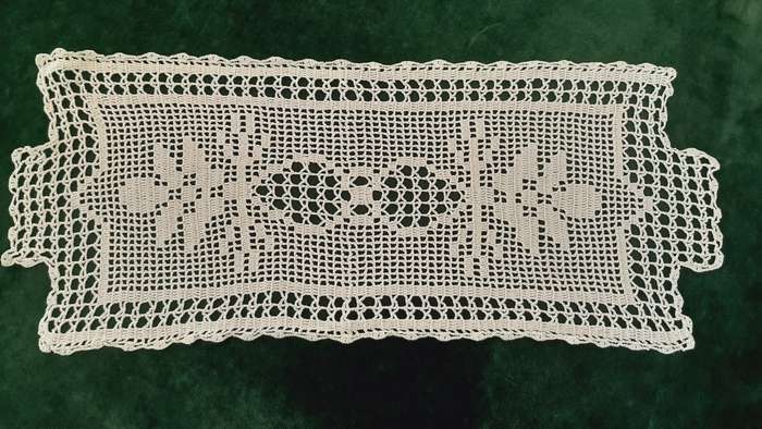 Delicate white crochet mat - 44 x 21cm