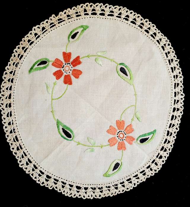 Small, round, embroidered doily - 23cm - linen