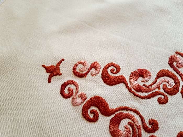 Embroidered tray cloth - cotton- cream - 32 x 48 cm