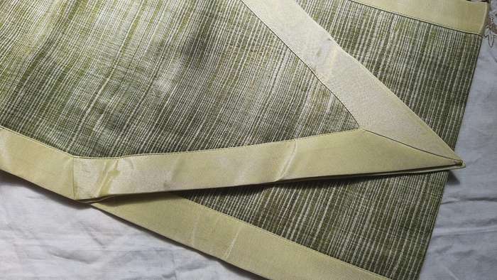 Set of silk table linen including runner, 6 place mats, 6 coasters and 6 napkins - as new