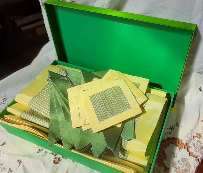 Set of silk table linen including runner, 6 place mats, 6 coasters and 6 napkins - as new