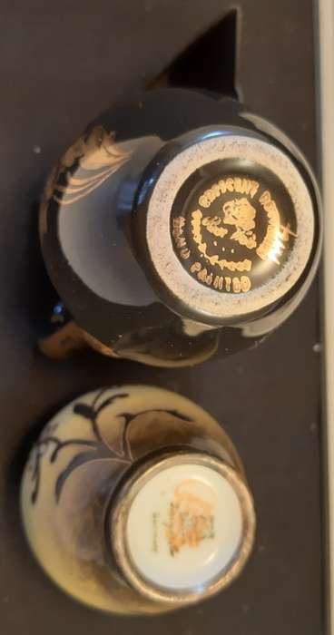 Two Small Vases as per pictures