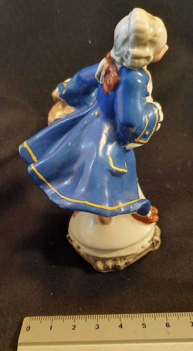 Porcelain Vintage Victorian Man Made in Italy  Hight12 cm width 9 cm