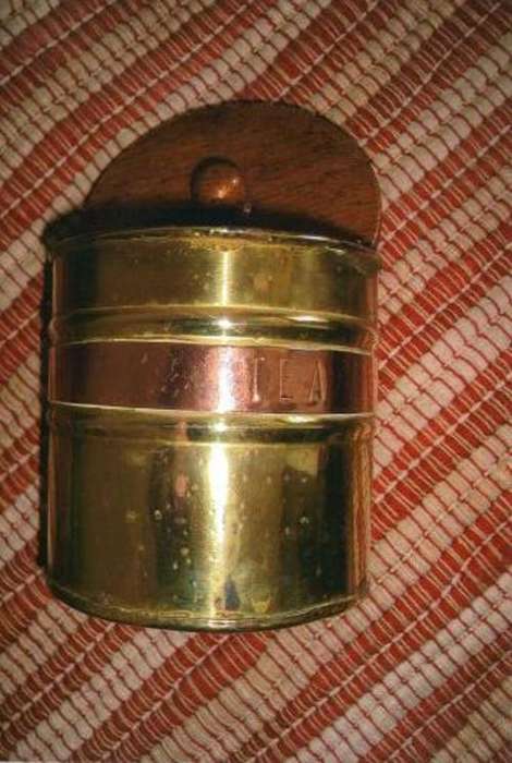 COPPER CANISTER - TEA - 12cm HIGH, DIAMETER 12cm - AVERAGE CONDITION - WOODEN LID