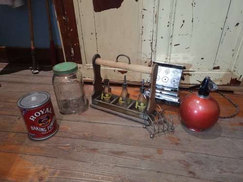 Retro kitchen lot