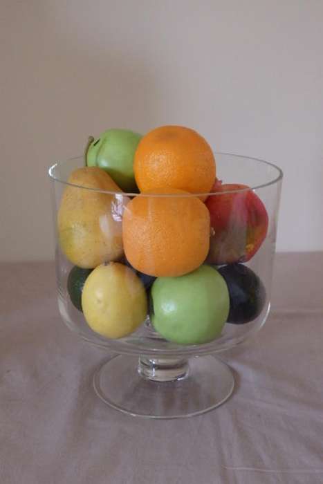 A STUNNING LARGE STEMMED "UN-SEAMED" GLASS DESSERT/ SERVING BOWL IN BEAUTIFUL CONDITION