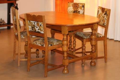 Antique Solid Oak Dining Table with 4 Chairs