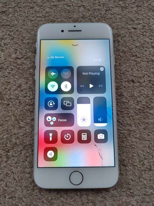 iPhone 7 128gb cracked screen WiFi only