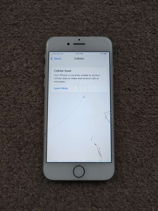 iPhone 7 128gb cracked screen WiFi only