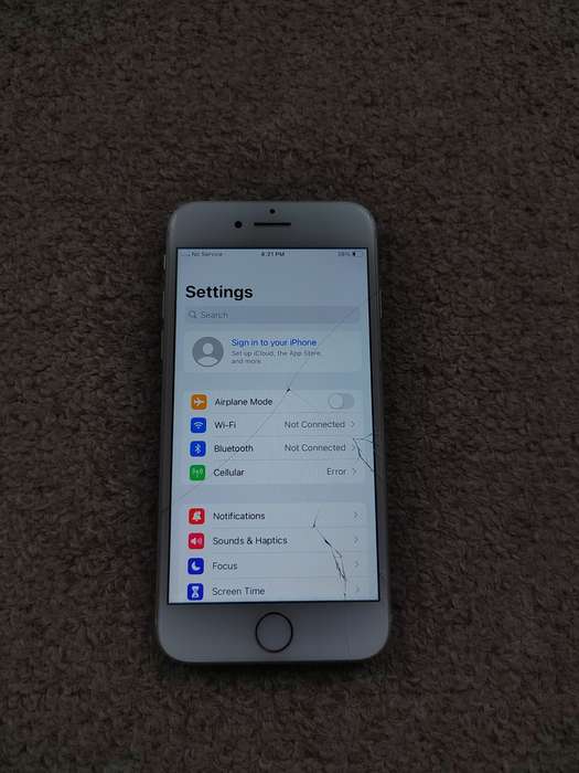 iPhone 7 128gb cracked screen WiFi only