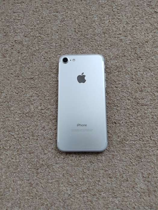 iPhone 7 128gb cracked screen WiFi only