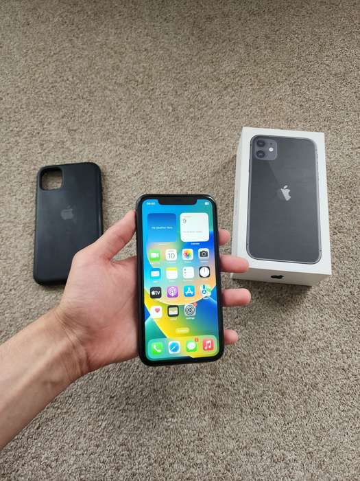 iPhone 11 128gb good condition with box and cover