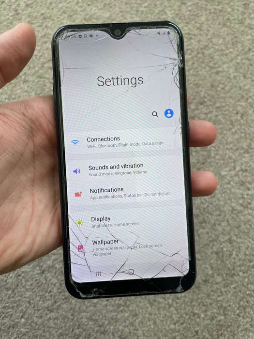 Samsung A01 Dual sim 16gb 2gb ram. READ DESCRIPTION