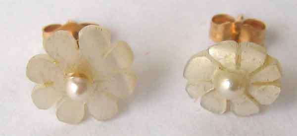 14ct Solid Gold, Shell and  Cultured Pearls  Earrings/ Studs.