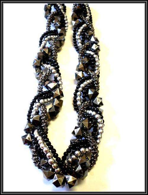 CHUNKY VARIETY BEAD TWIST NECKLACE
