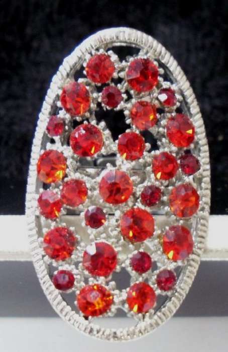 CRAZZZY R1 AUCTION - RHINESTONE RING - ADJUSTABLE SIZE