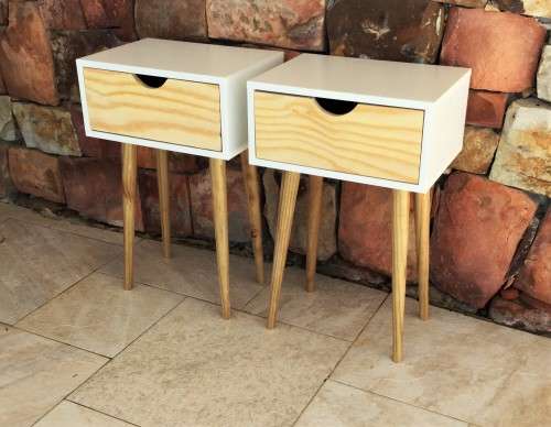 MID CENTURY MODERN, ONE DRAWER WOODEN SIDE TABLE!! *RETAILS FOR R1699*