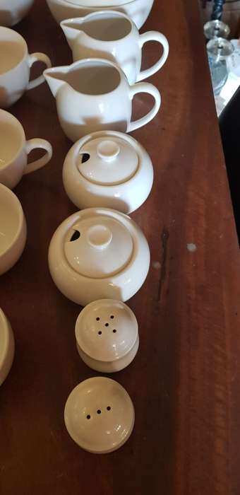 41 Piece Maxwell Williams dinner and tea/coffee set plus extra Tea/Coffee pot