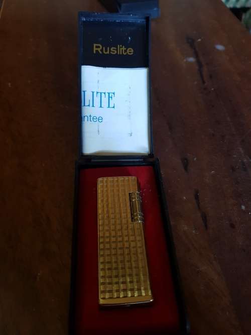 Vintage Ronson Lighter in Rustlite Case