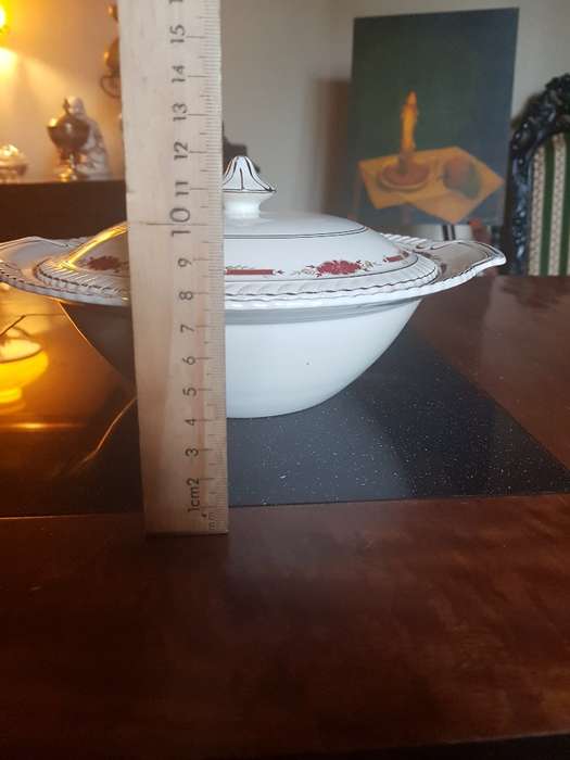 Old English Johnson Bros Lidded Soup Tureen
