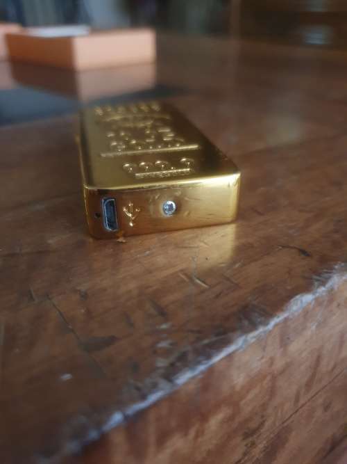 Credit Suisse 10 oz Gold Bullion 999.9  Lighter