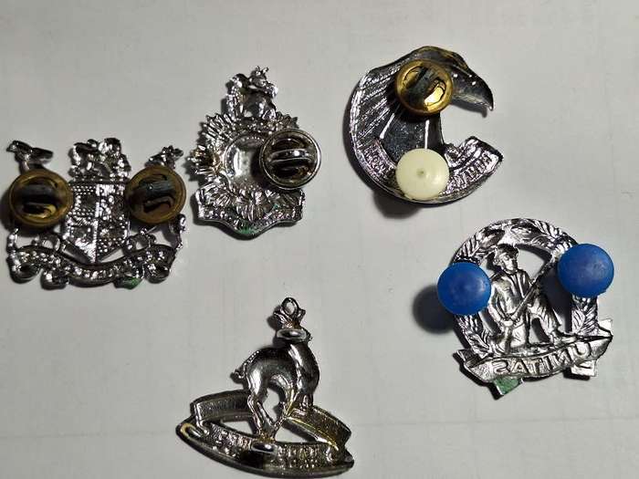 5 x Badges